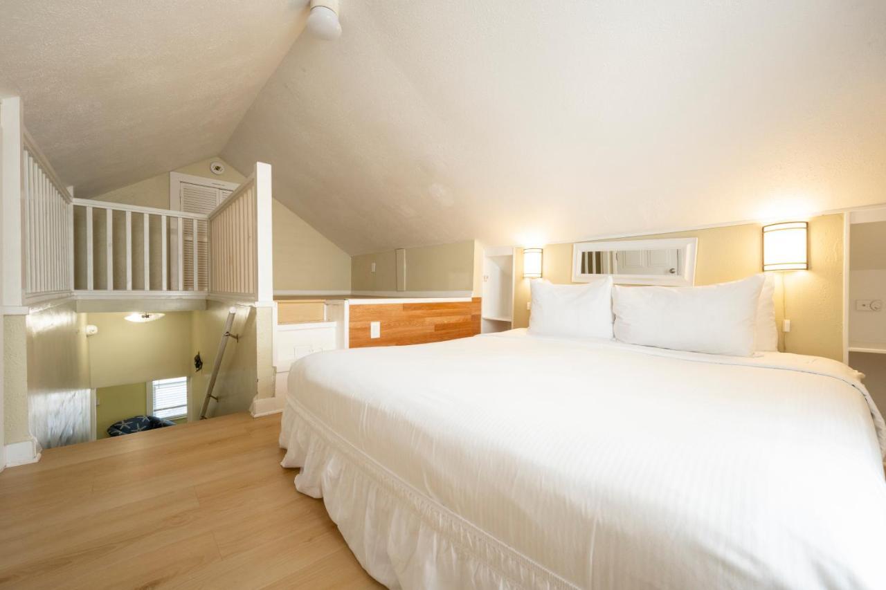 Crawl To Duval W/ Hot Tub Villa คีย์เวสต์ ภายนอก รูปภาพ
