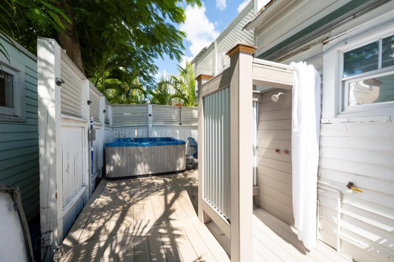 Crawl To Duval W/ Hot Tub Villa คีย์เวสต์ ภายนอก รูปภาพ