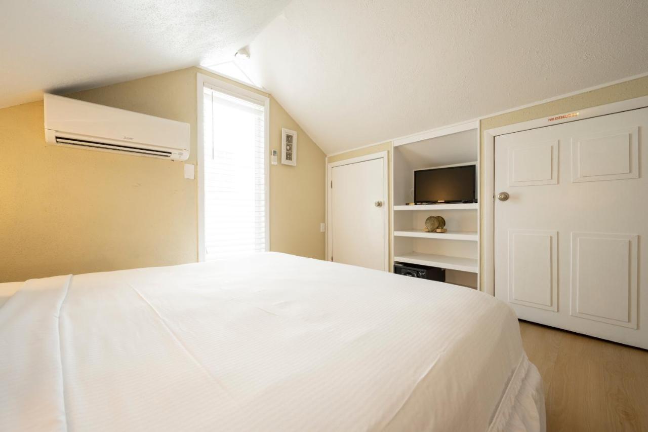 Crawl To Duval W/ Hot Tub Villa คีย์เวสต์ ภายนอก รูปภาพ